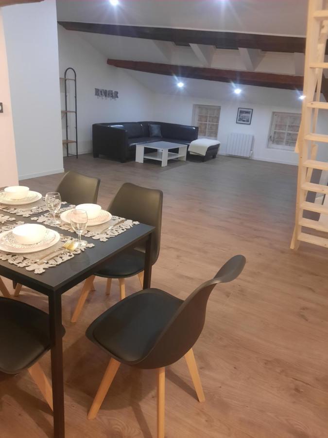 Les Charmes De Trevoux Aparthotel Buitenkant foto